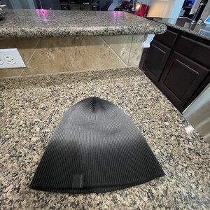 Volcom Phasor Beanie / Black & Gray Ombre / Skull Fit